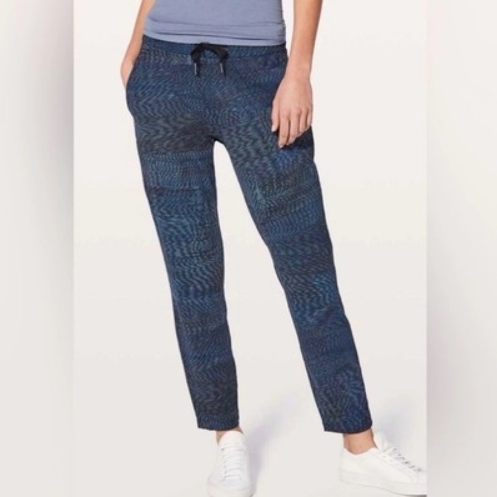 Lululemon On the Fly Pant in Linear Flux Battleship